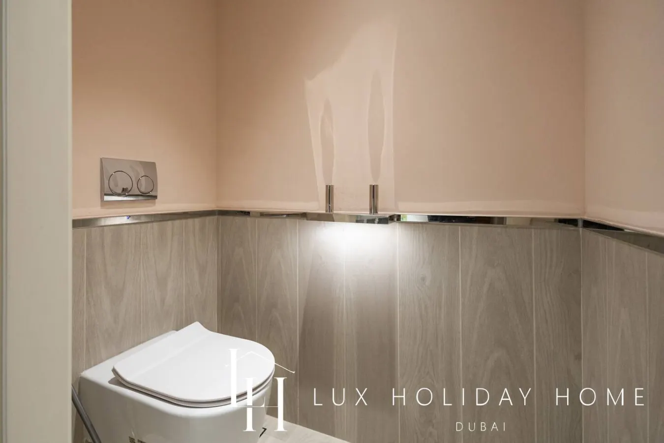 LUX The Five Star Modern Studio 14
