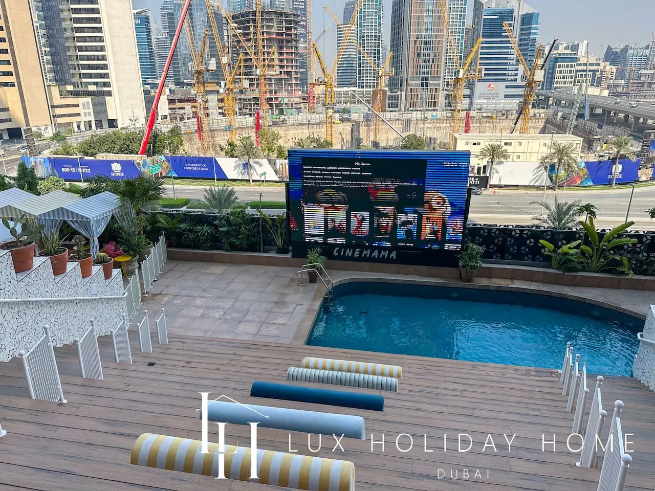 LUX The Five Star Modern Studio 17