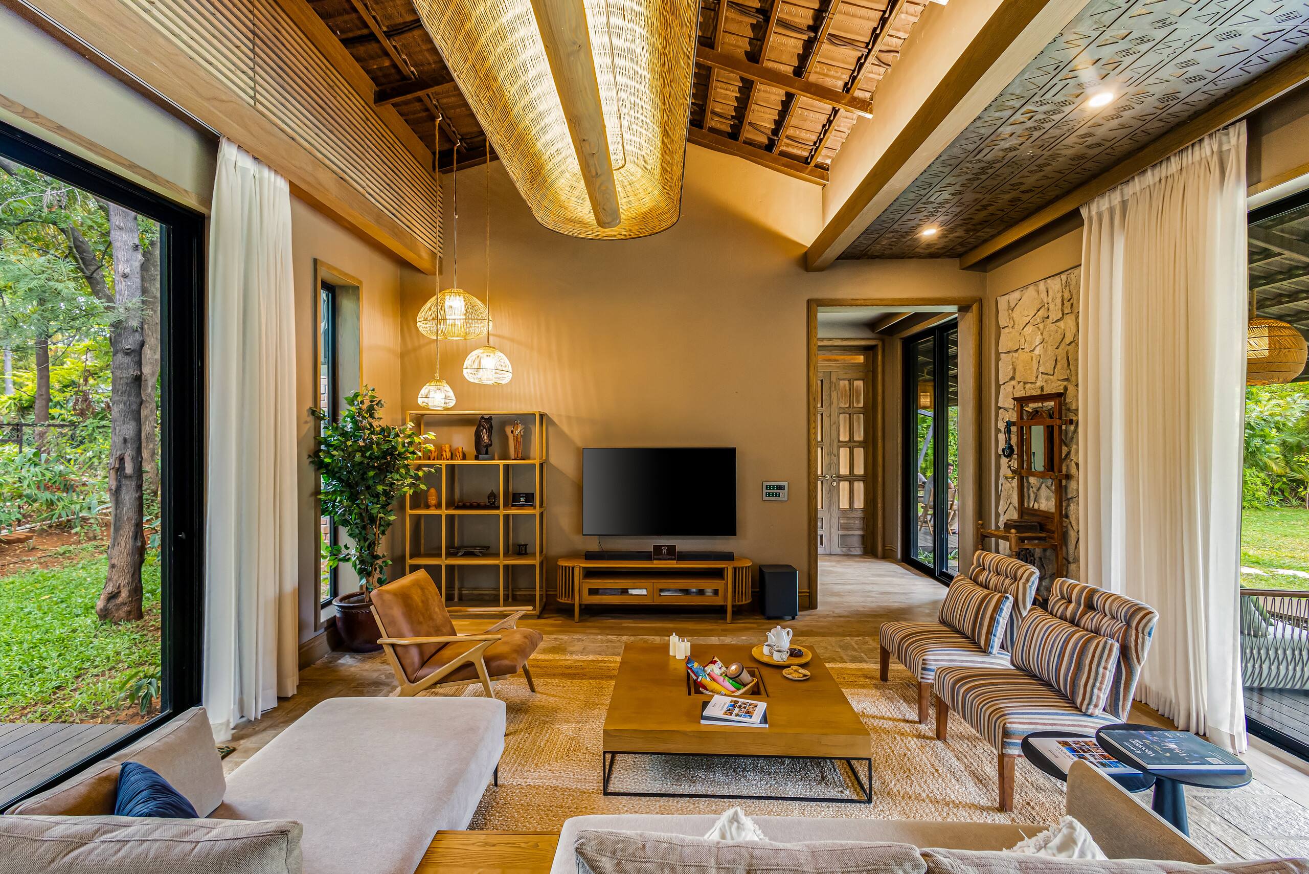 Villa with Shared Pool, Gazebo & Garden 11