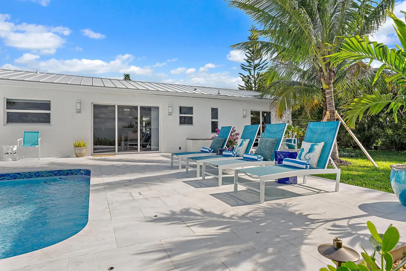 Sunset Ridge Cottage - Pool, Bikes, Beach & Views 9
