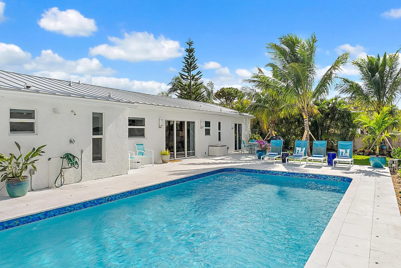 Sunset Ridge Cottage - Pool, Bikes, Beach & Views — photo 4