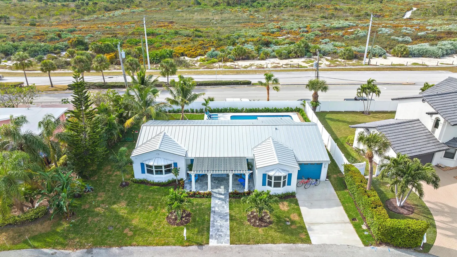 Sunset Ridge Cottage - Pool, Bikes, Beach & Views 7