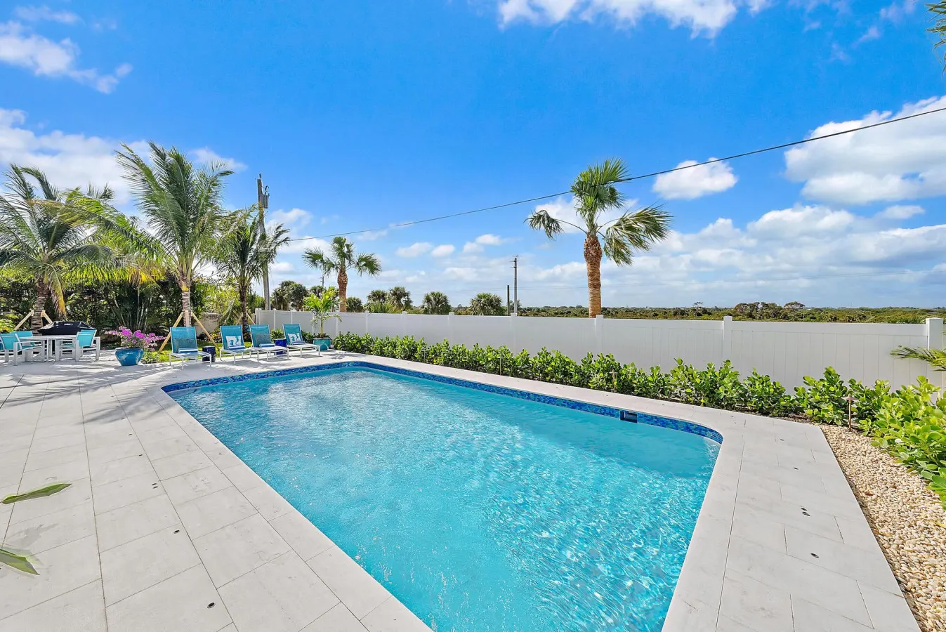 Sunset Ridge Cottage - Pool, Bikes, Beach & Views 8