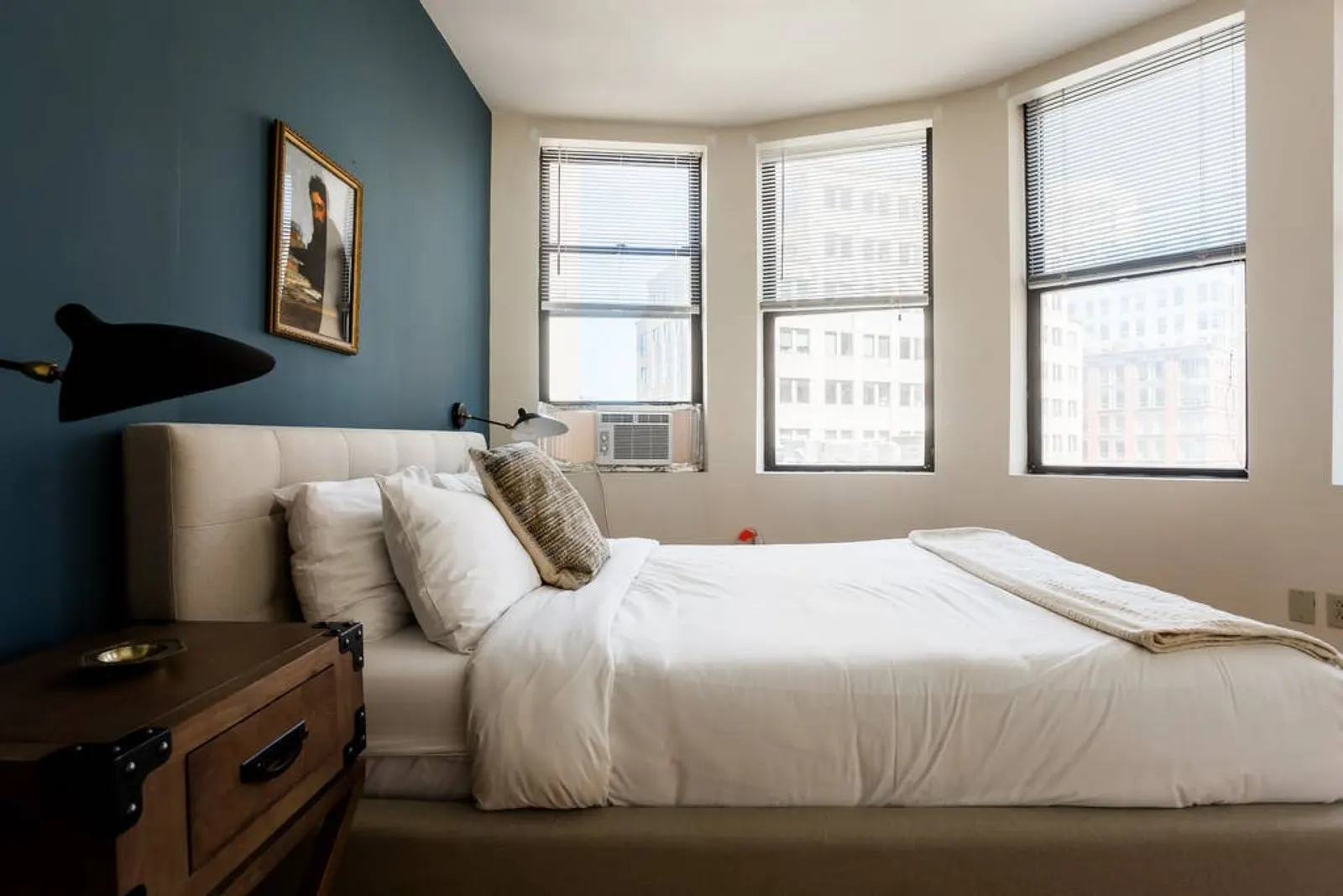 Financial District Luxury Loft - Newly Refreshed 6