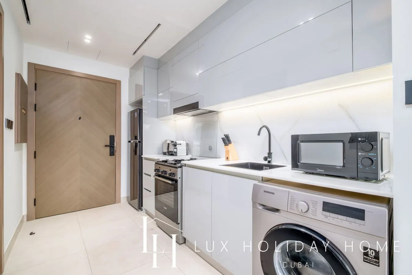 LUX The Modern Binghatti Canal Suite 2 11