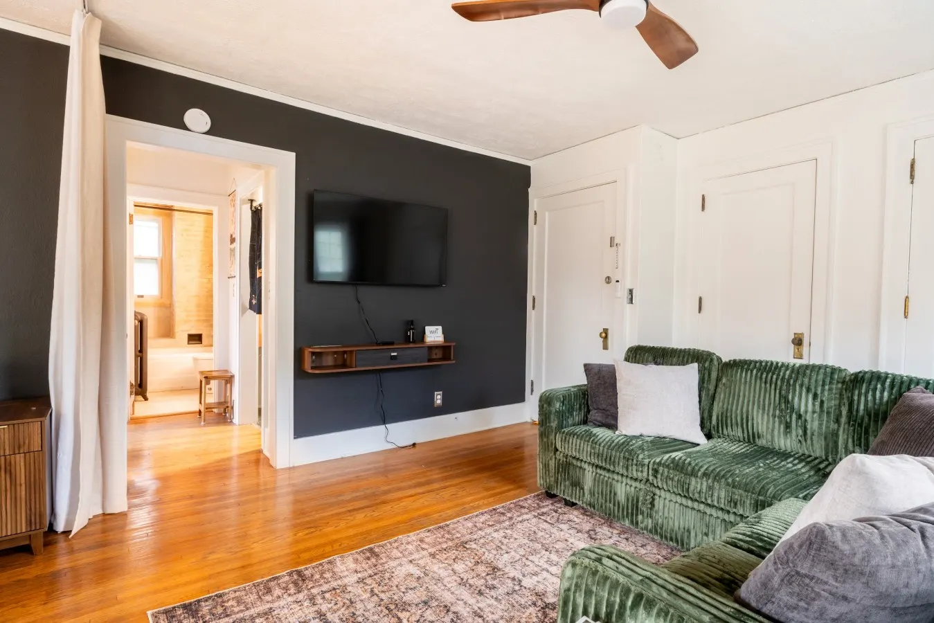 Kyoto Teahouse: Hot tub, sleeps 5, walk downtown 11