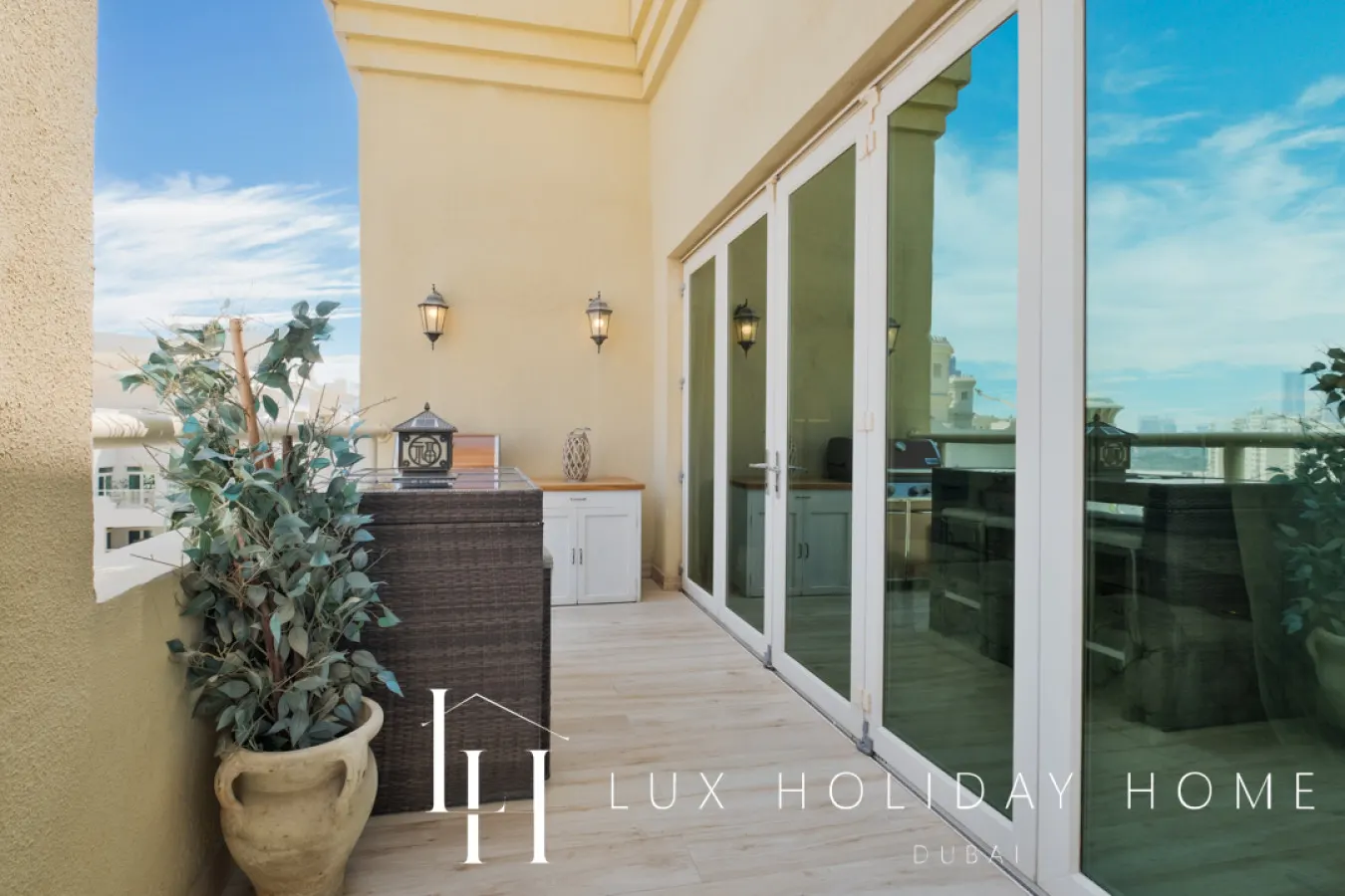 LUX The Shoreline Sea View Suite 10