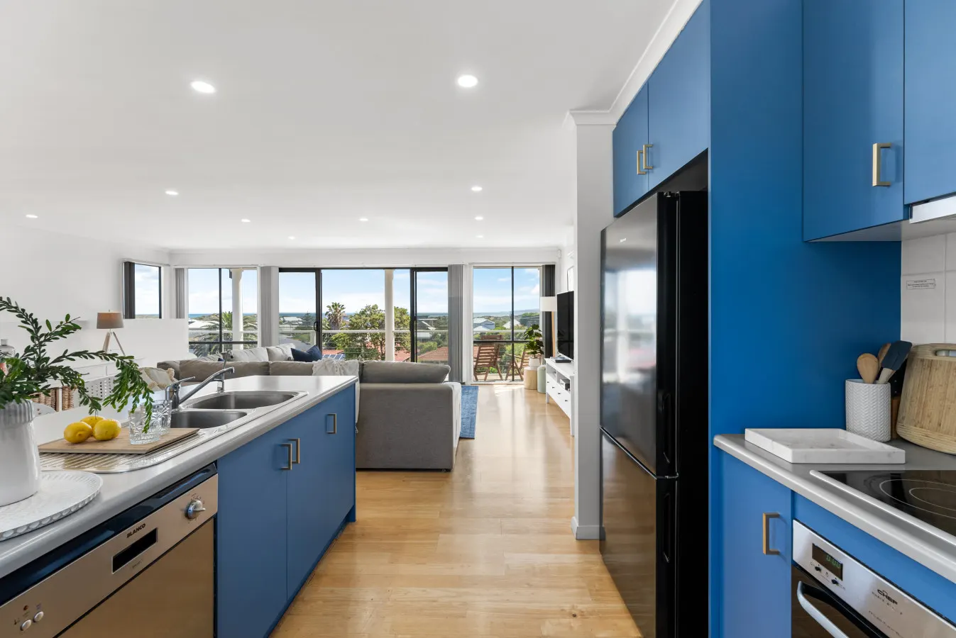 Hazel Beach House with ocean views — photo 2
