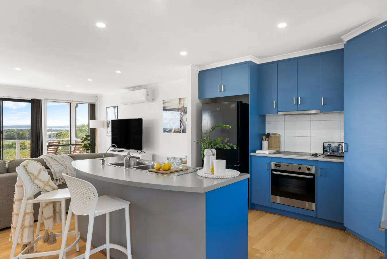 Hazel Beach House with ocean views 19
