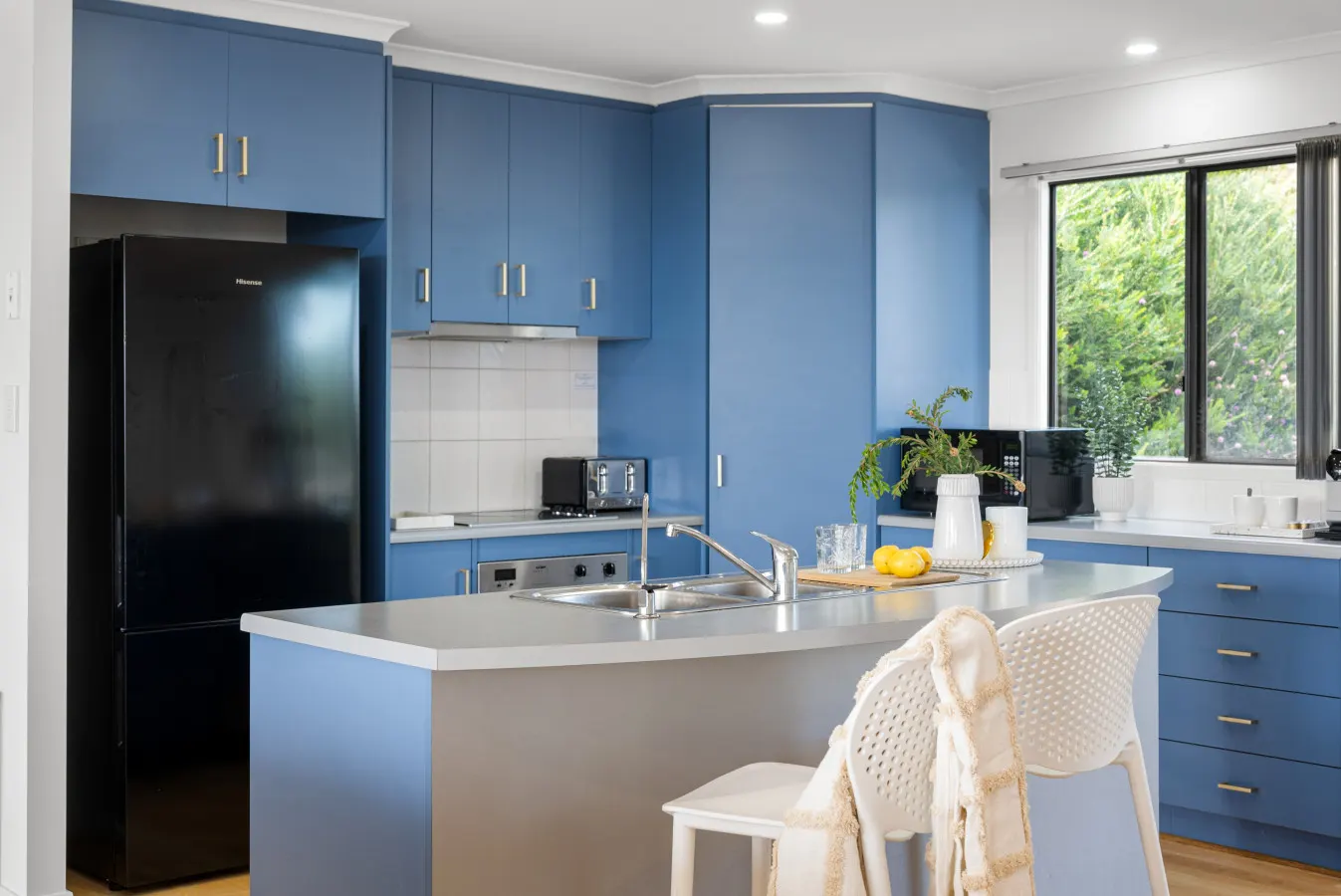Hazel Beach House with ocean views 20