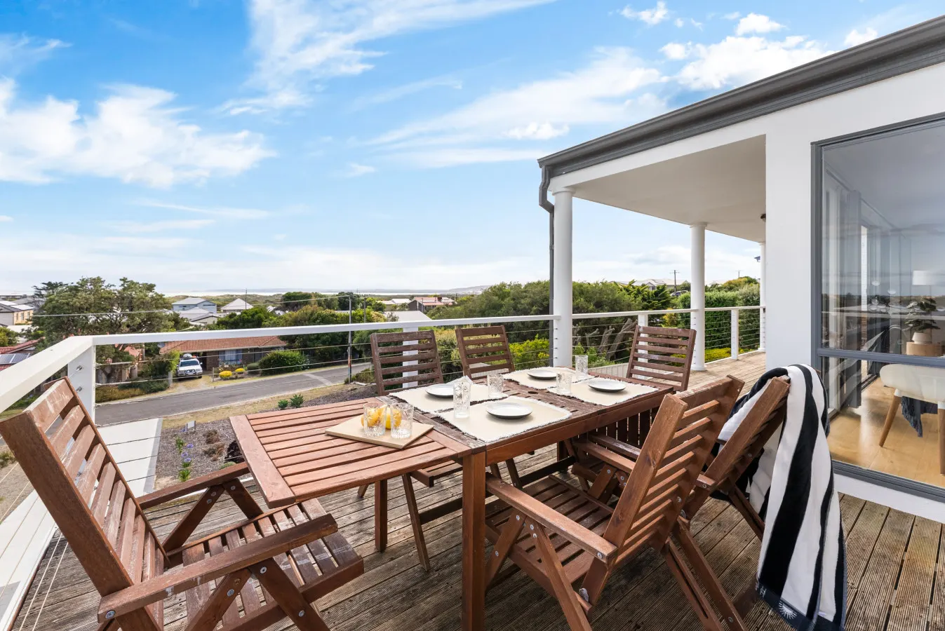 Hazel Beach House with ocean views — photo 4