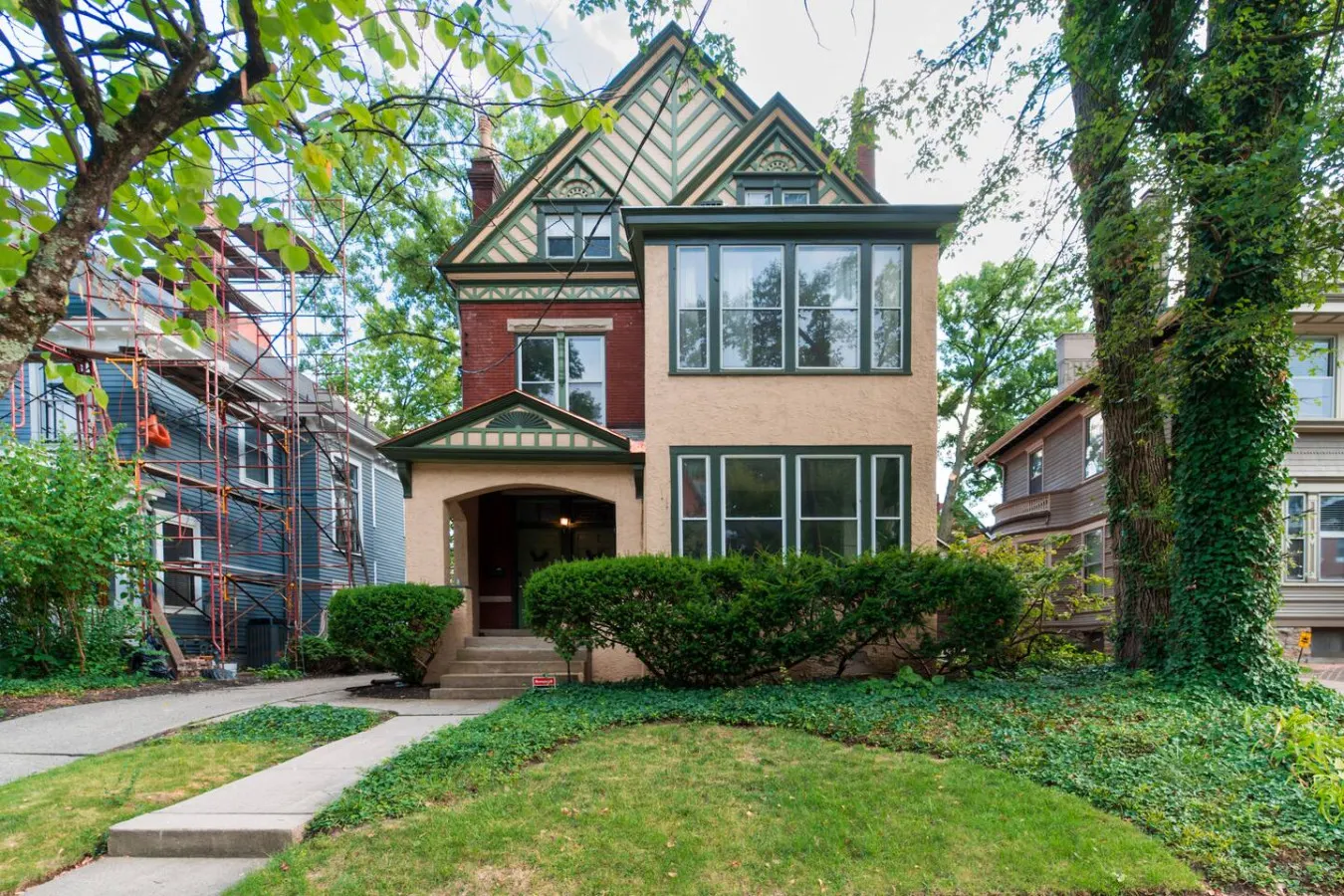 Spacious 5-BR Renovated Home-10 min drive to DT 2
