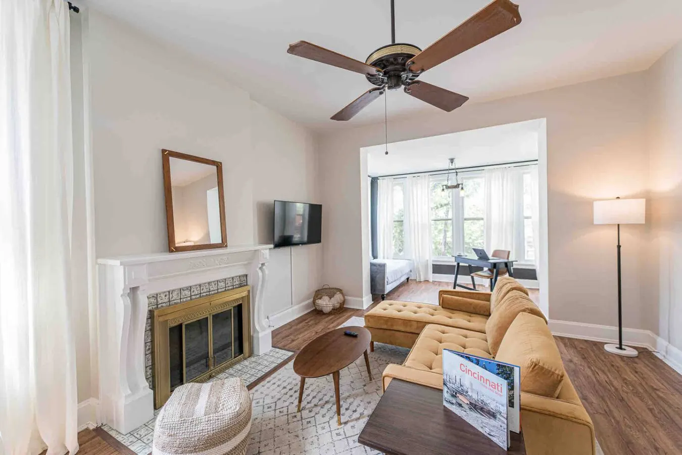 Spacious 5-BR Renovated Home-10 min drive to DT 10
