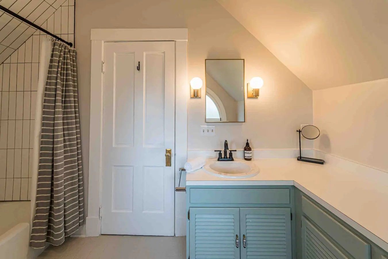 Spacious 5-BR Renovated Home-10 min drive to DT 18