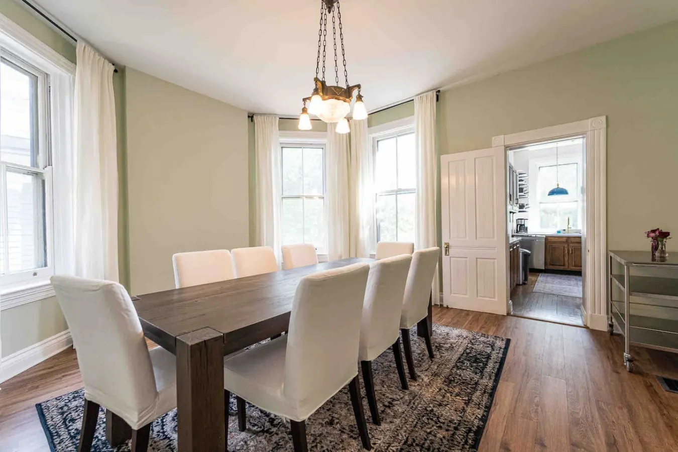 Spacious 5-BR Renovated Home-10 min drive to DT 19
