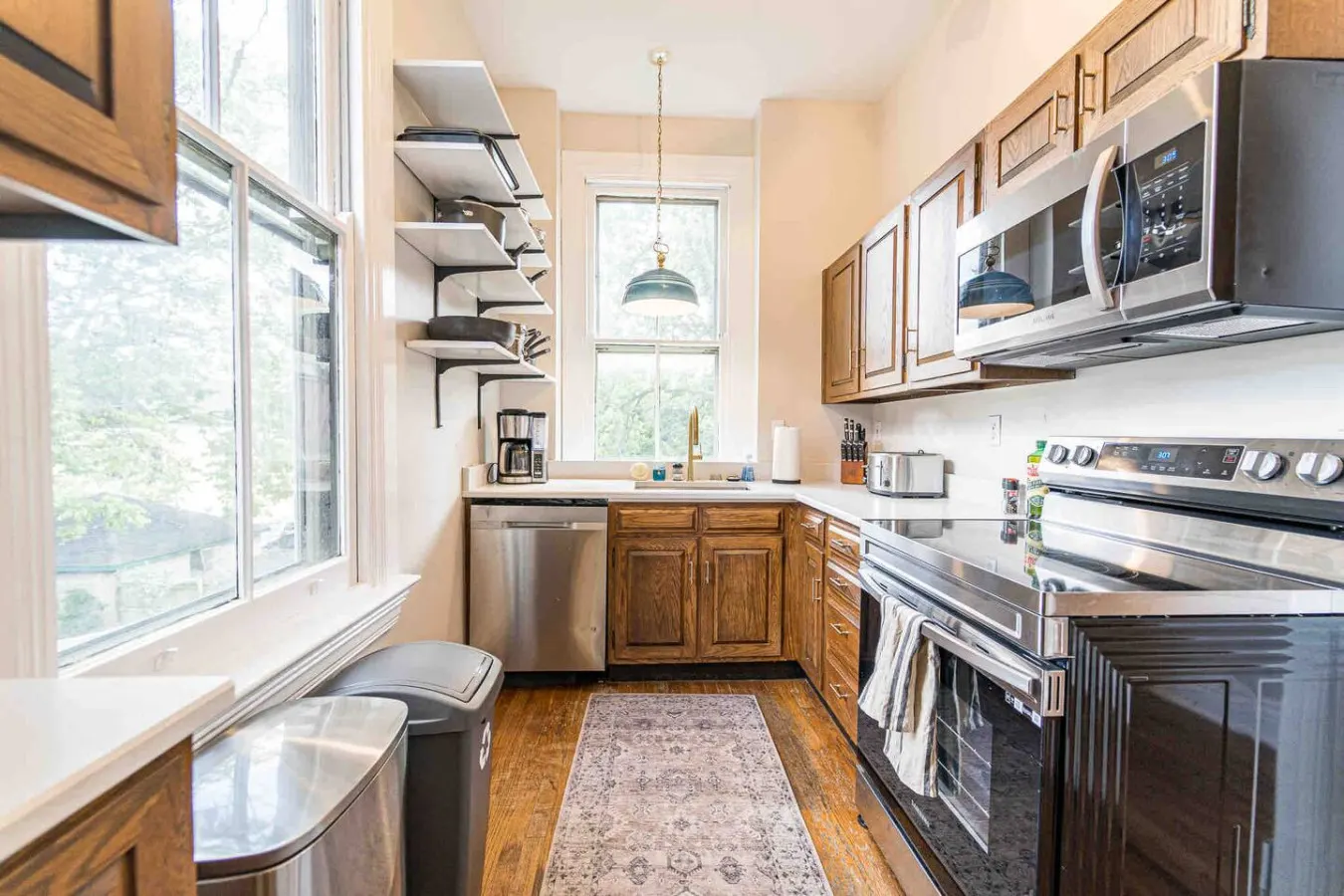 Spacious 5-BR Renovated Home-10 min drive to DT 6
