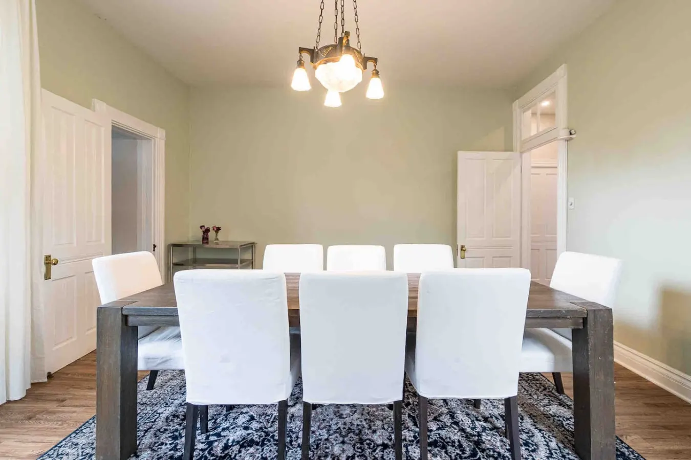 Spacious 5-BR Renovated Home-10 min drive to DT 7