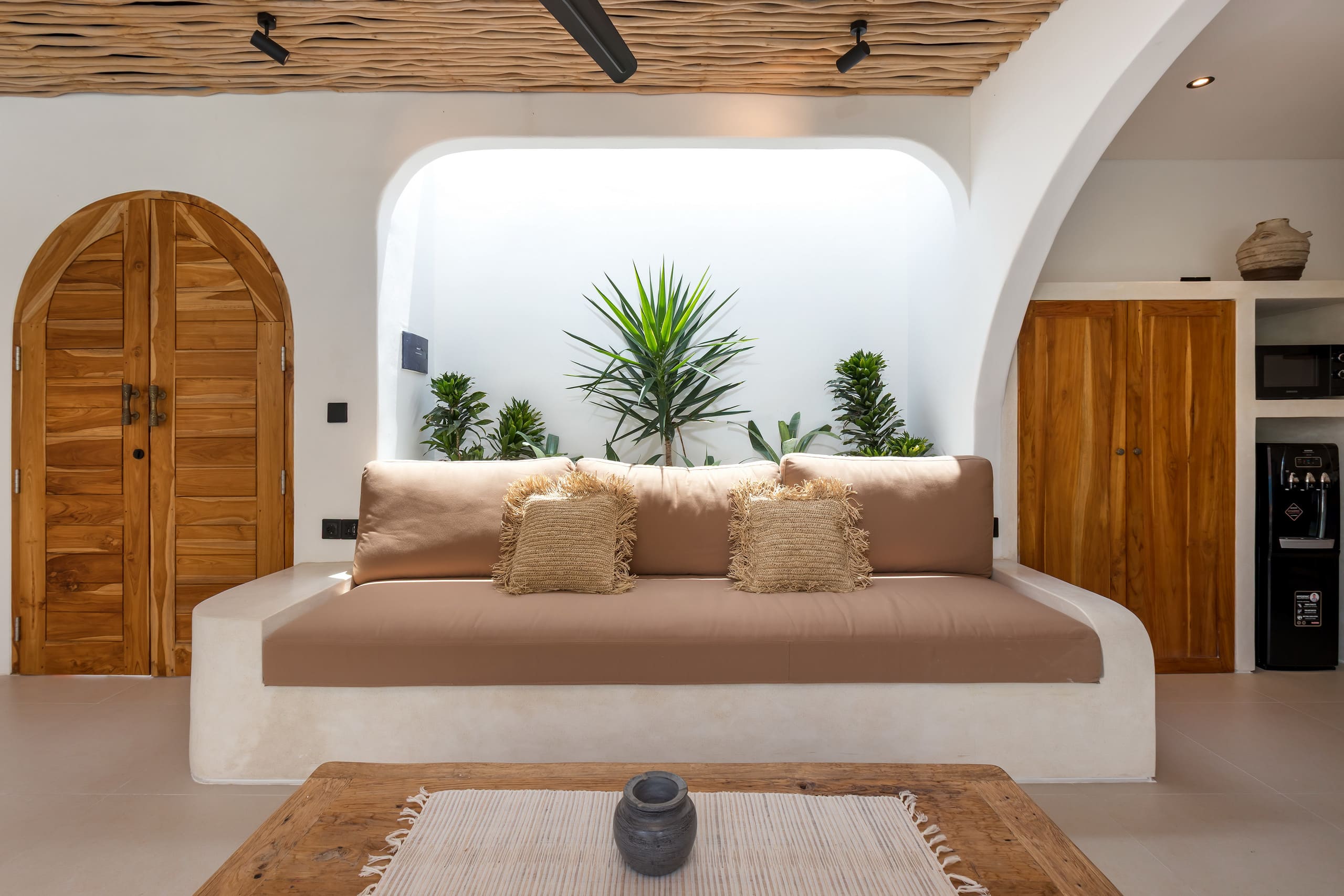 NEW Seminyak 1B Exotic Javanese Bali Retreat Villa — photo 3