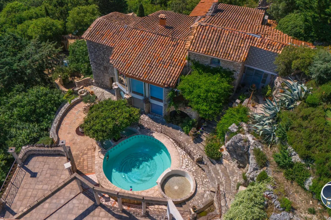 Charmante maison en pierre avec piscine privée 11
