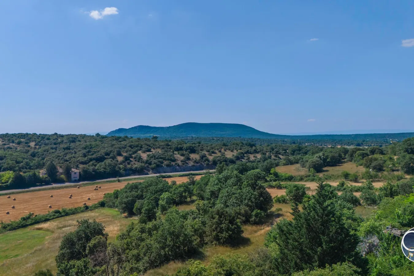 Charmante maison en pierre avec piscine privée 8