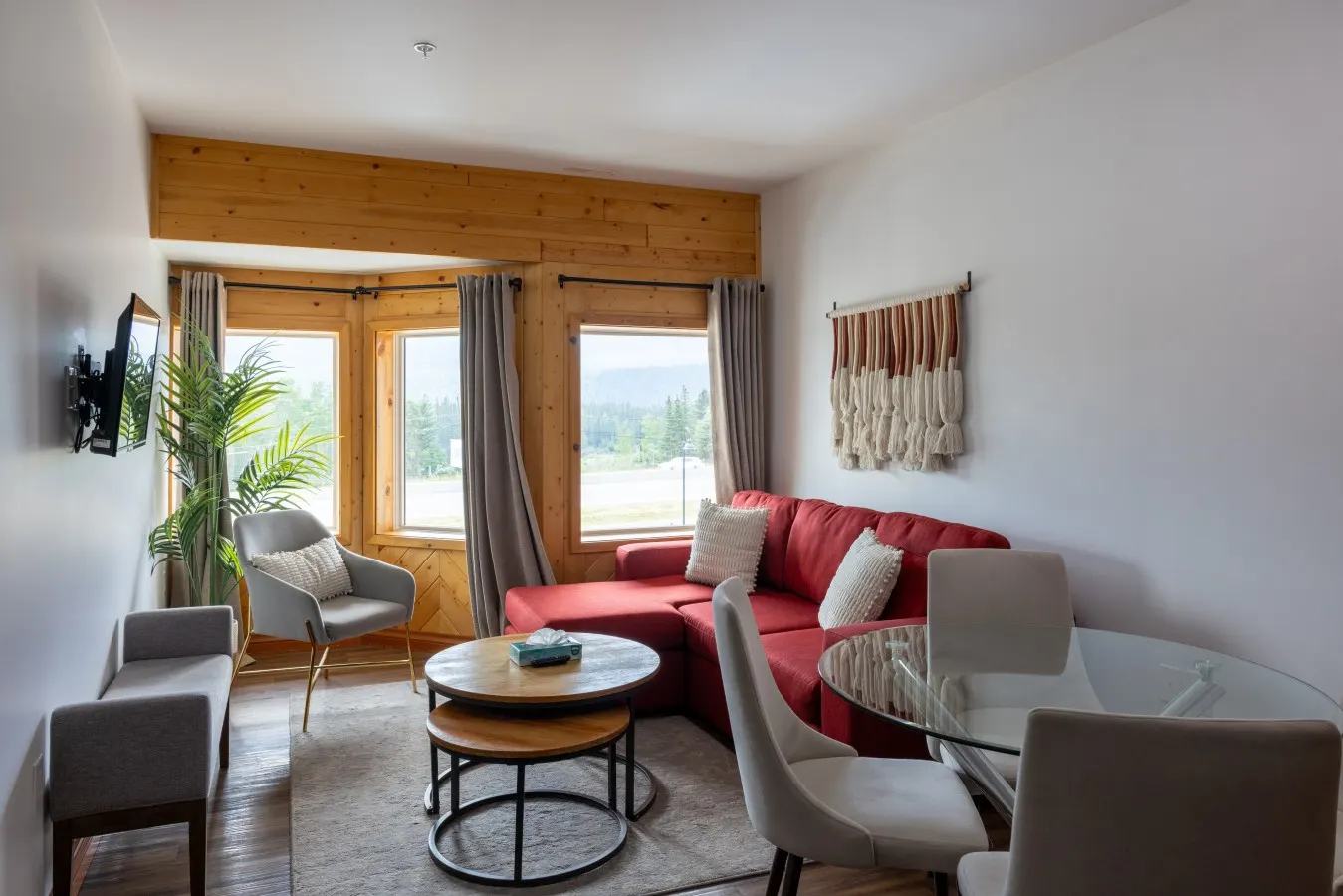 Suite 7 at The Gem | Mountain Stay Near Banff — photo 2
