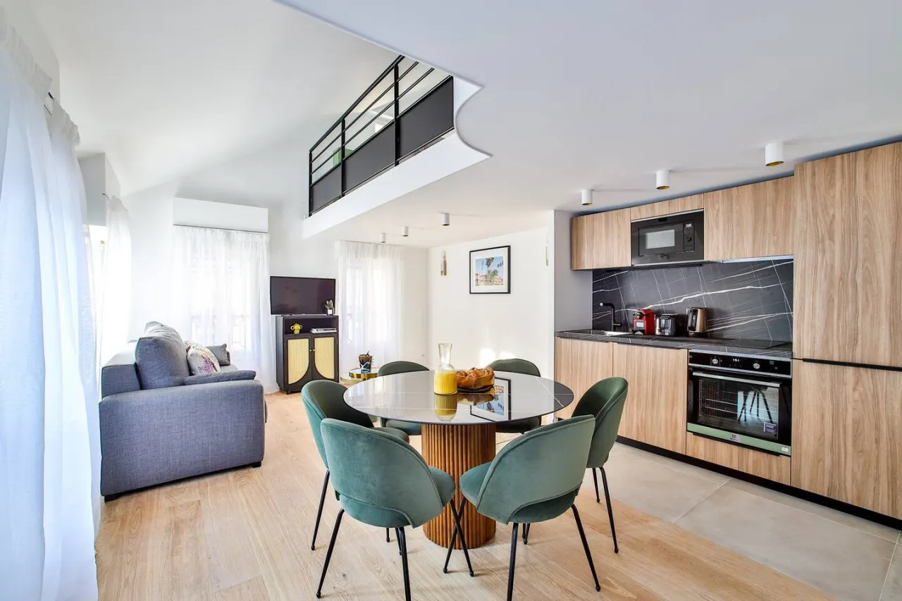 43.Duplex 4 person St Lazare Galerie LaFayette 8èm