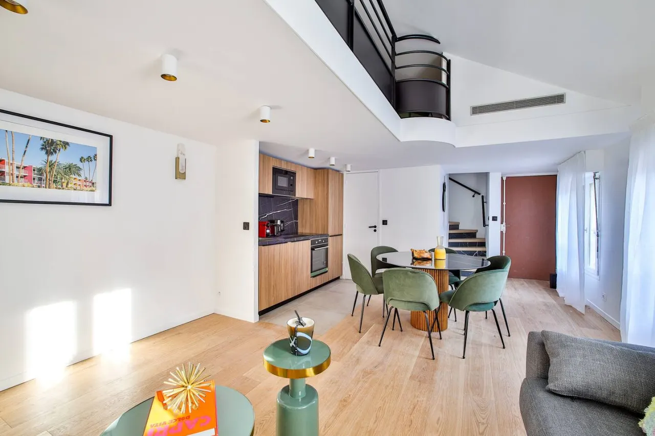 43.Duplex 4 person St Lazare Galerie LaFayette 8èm 3