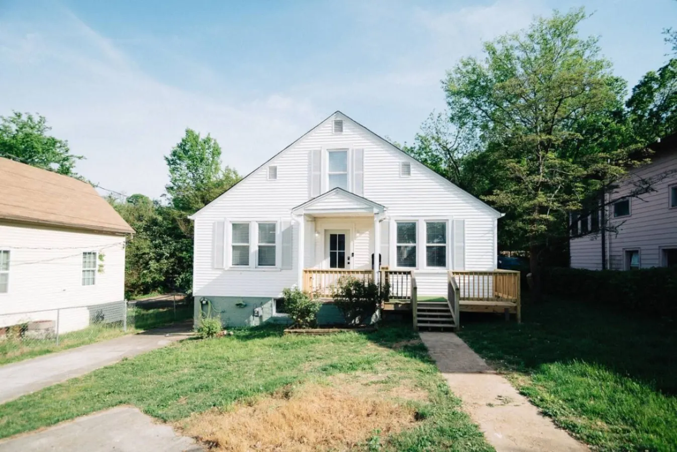 Sun-Kissed Bungalow Charming Stay Near Downtown 18