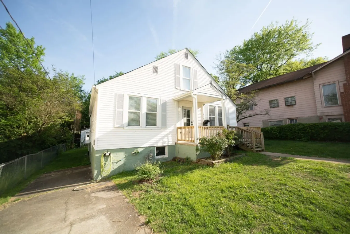 Sun-Kissed Bungalow Charming Stay Near Downtown 19