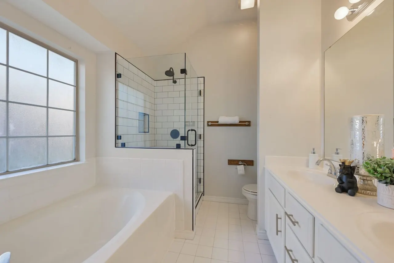 Rustic Aggie: 9 Min to Kyle Field + Pet-Friendly 11