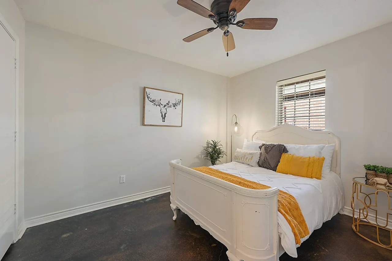 Rustic Aggie: 9 Min to Kyle Field + Pet-Friendly 14