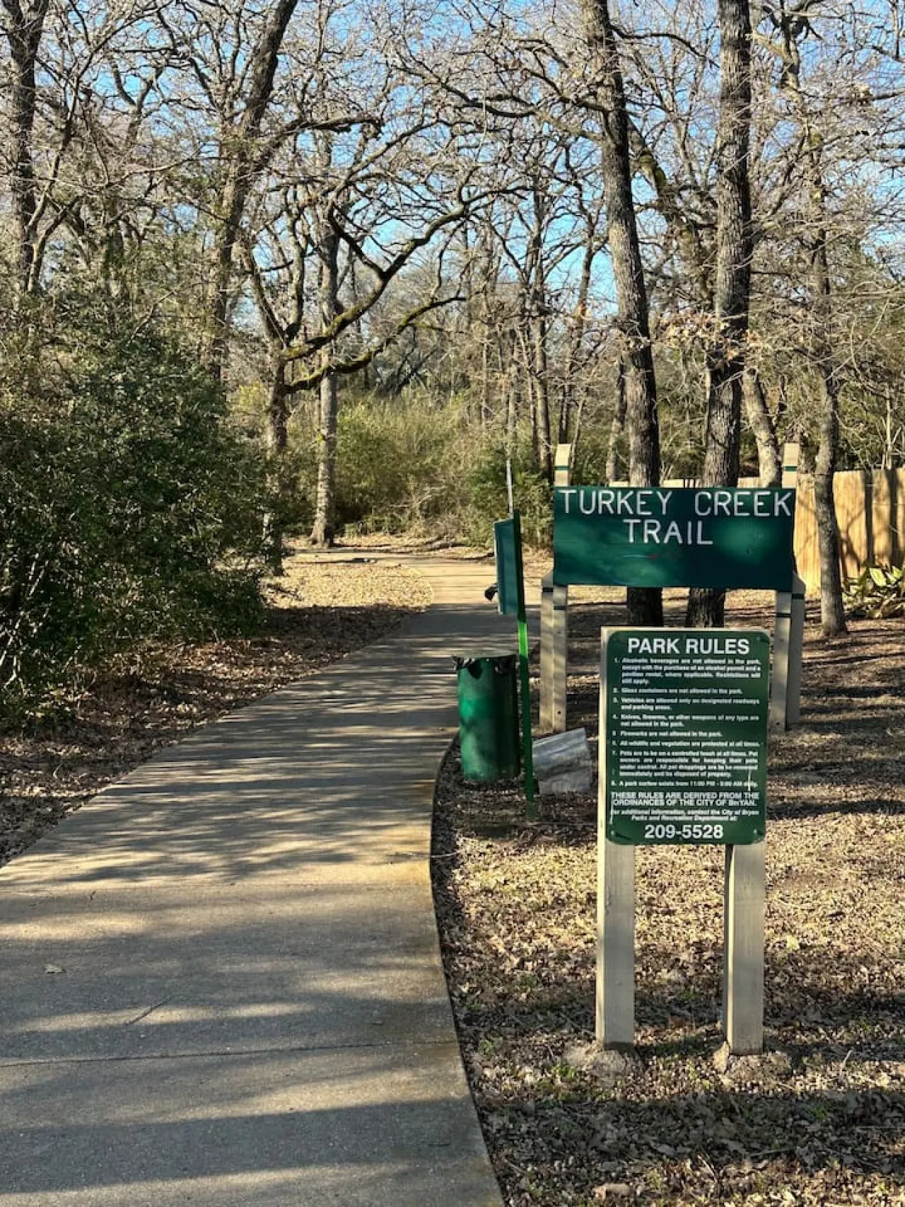 Rustic Aggie: 9 Min to Kyle Field + Pet-Friendly 18