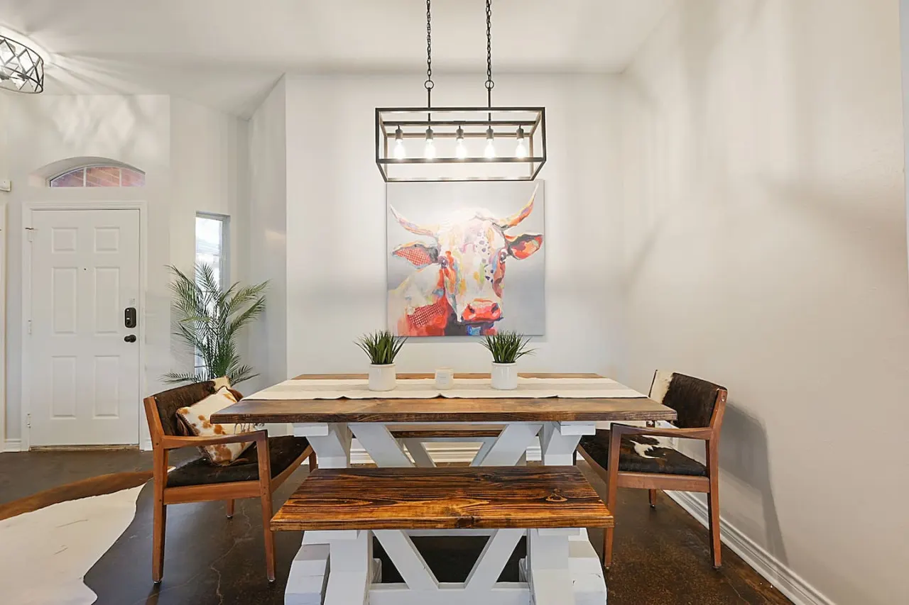 Rustic Aggie: 9 Min to Kyle Field + Pet-Friendly 5