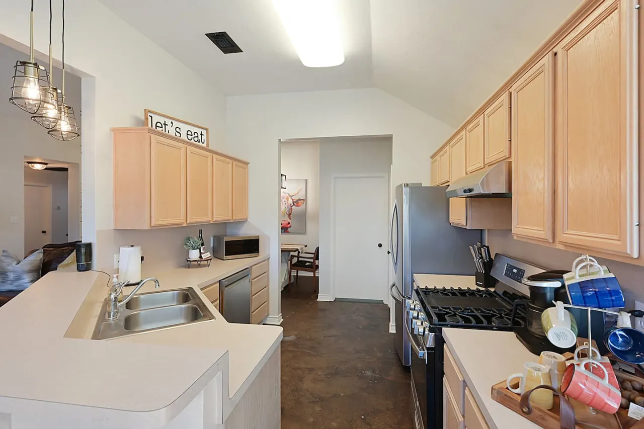 Rustic Aggie: 9 Min to Kyle Field + Pet-Friendly 6