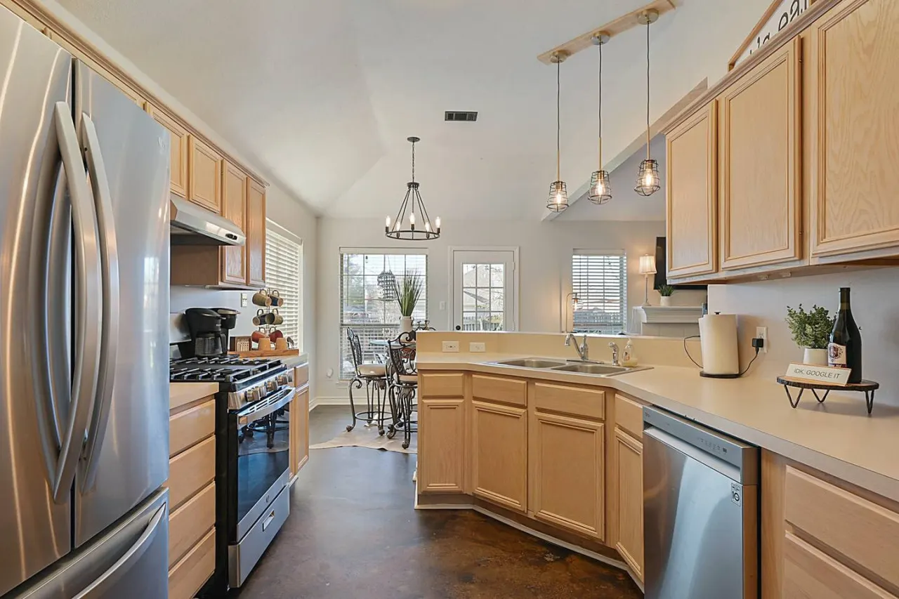 Rustic Aggie: 9 Min to Kyle Field + Pet-Friendly 7
