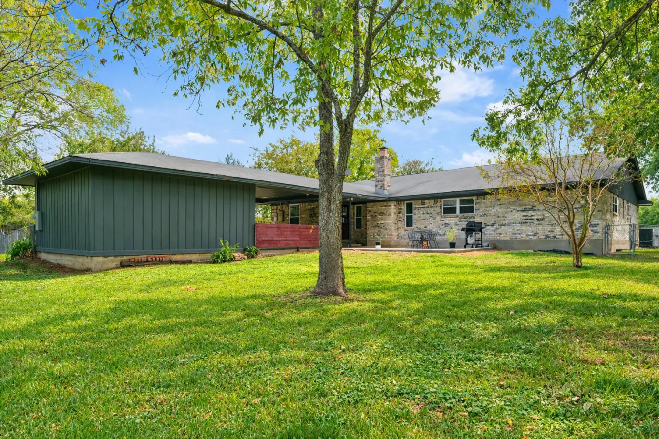 The Gathering Place: 4 BR+Yard 9