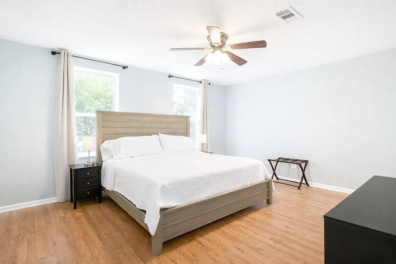 The Gathering Place: 4 BR+Yard 10