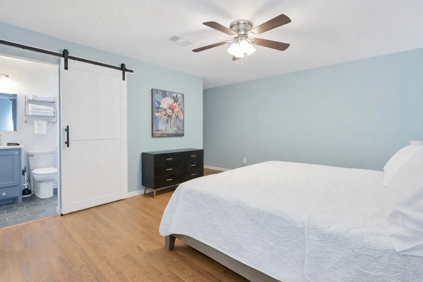 The Gathering Place: 4 BR+Yard 11