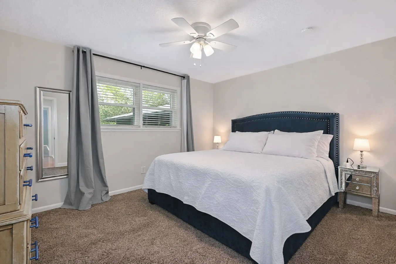 The Gathering Place: 4 BR+Yard 14