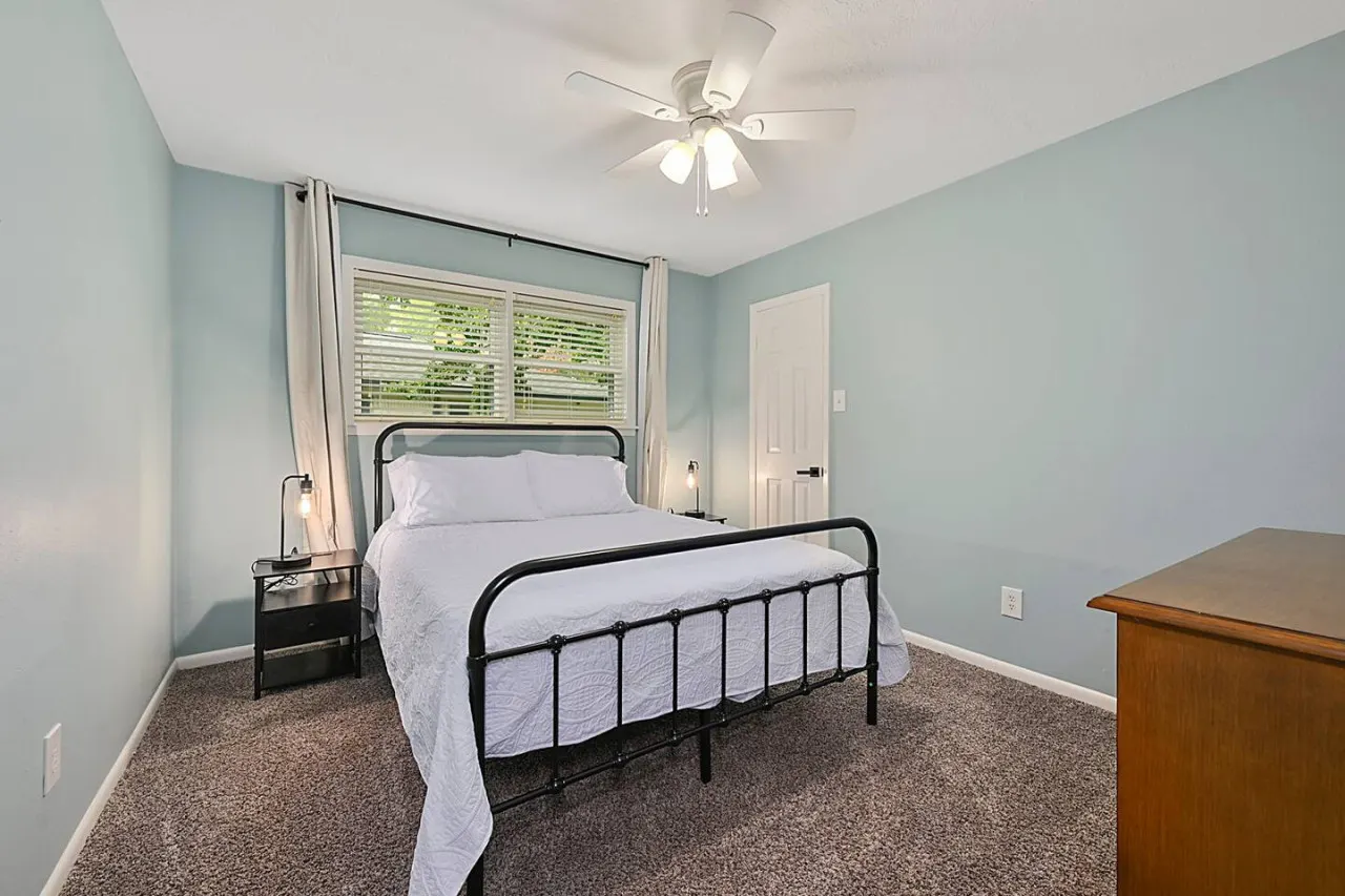 The Gathering Place: 4 BR+Yard 15