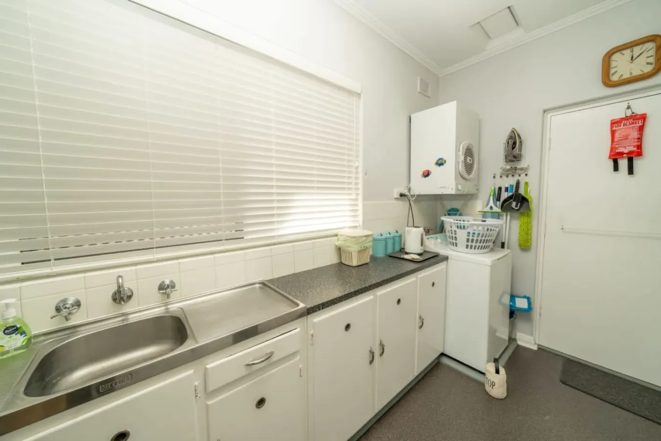 Brighton Beachfront Sanctuary—Retro Coastal Charm 7