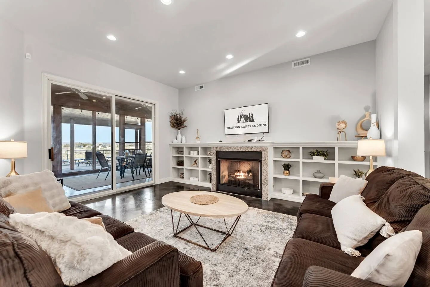 Lakeview! Private Pool, Grill, Game Room, Porch! 3