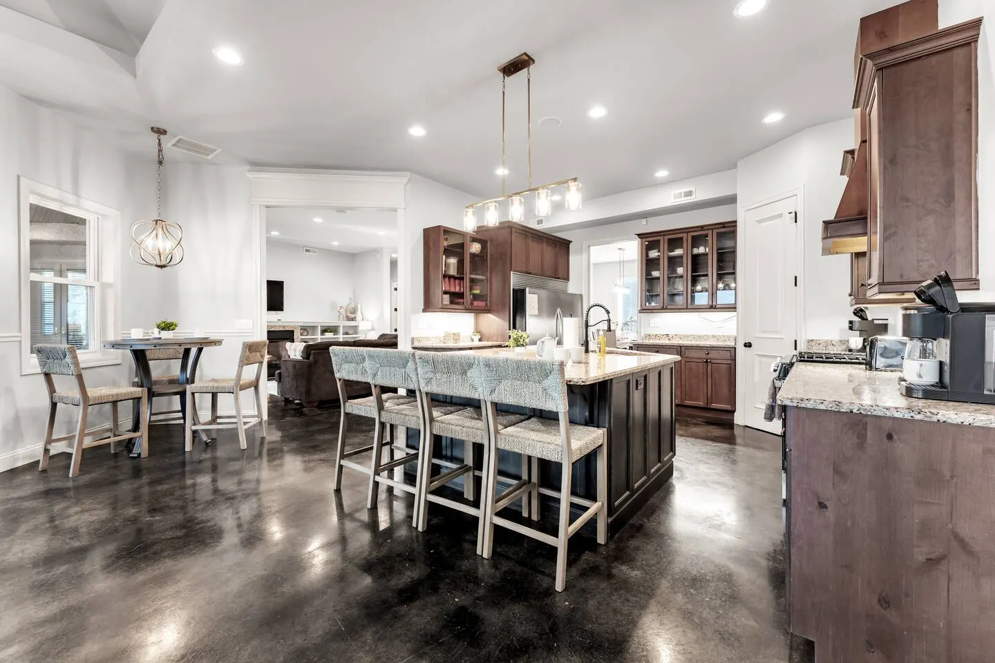 Lakeview! Private Pool, Grill, Game Room, Porch! 7