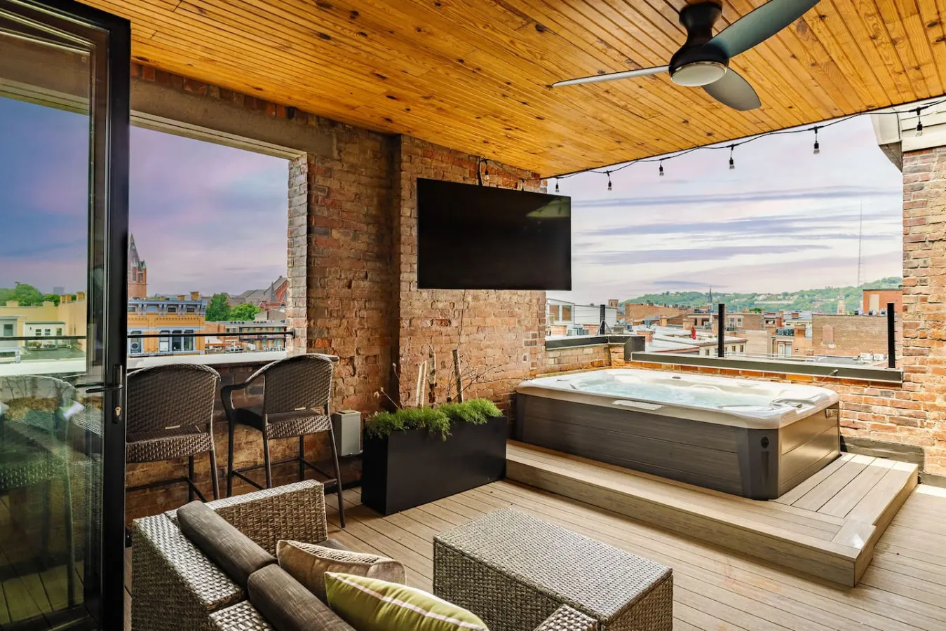 Lux Penthouse Hot Tub Rooftop Patio OTR 1