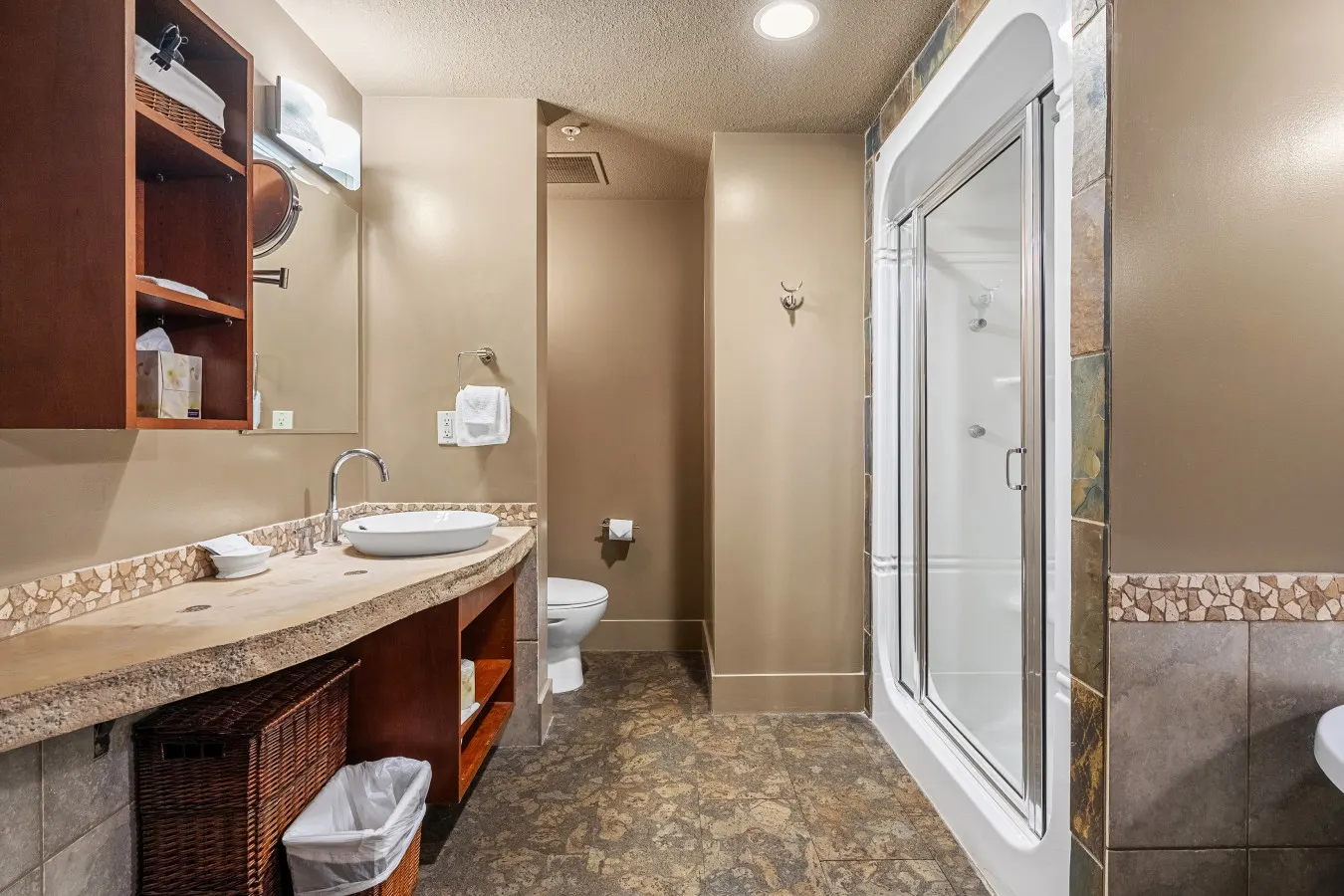 Luxury 2BR Mountain Escape+Spa+Views 12