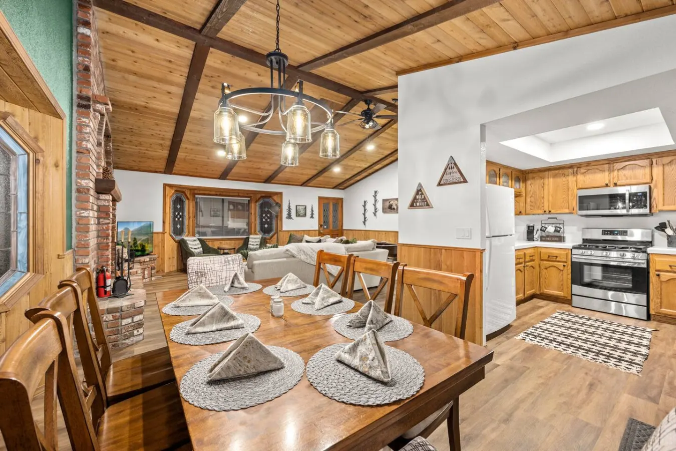 Nest and Needles: Perfect Nature Retreat with Hot Tub 9