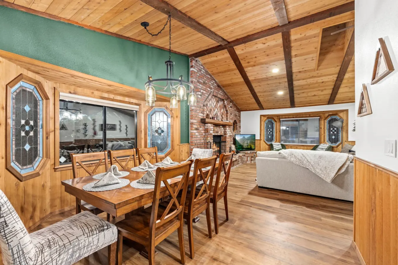Nest and Needles: Perfect Nature Retreat with Hot Tub 10