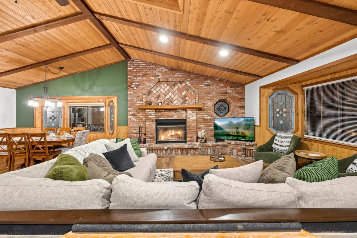 Nest and Needles: Perfect Nature Retreat with Hot Tub 11