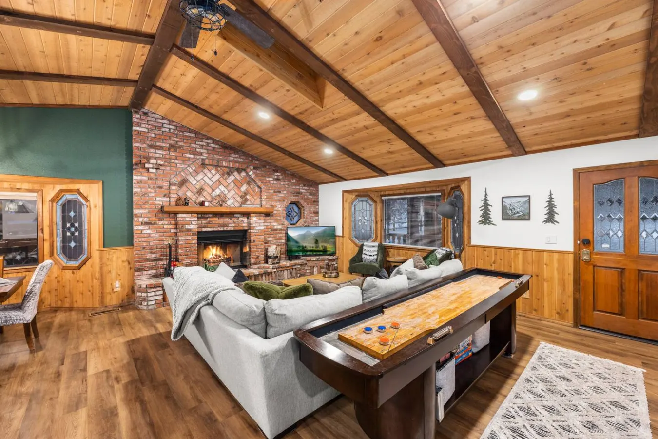 Nest and Needles: Perfect Nature Retreat with Hot Tub 12