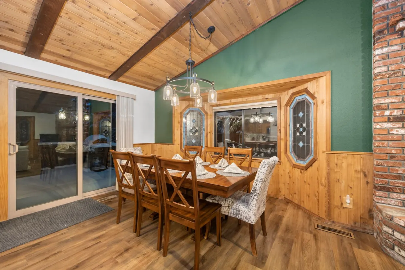 Nest and Needles: Perfect Nature Retreat with Hot Tub 3